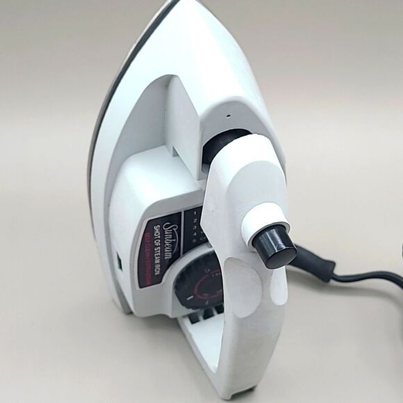 Sunbeam Shot of Steam Travel Iron with Collapsible Handle - Picture 4 of 8